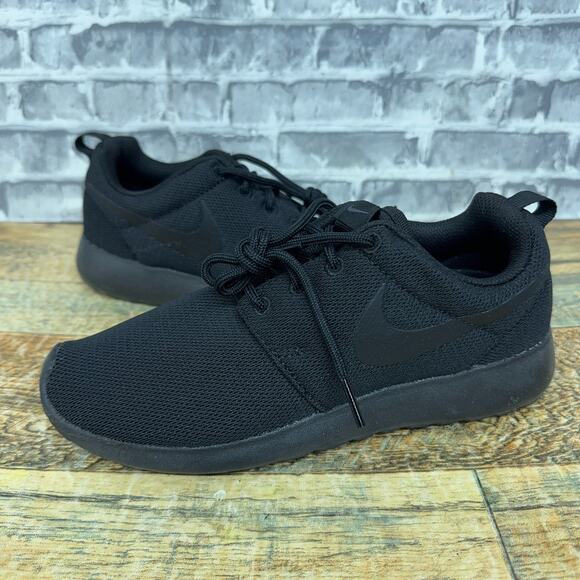 Nike Roshe One Triple Black Running Shoes 844994-001 Womens Size 11 New - Picture 1 of 6